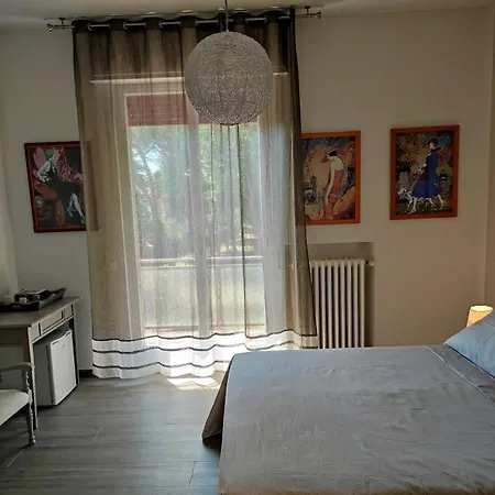 Rossetto e cocciolato - Stanza indipendente con bagno privato a Pesaro-2