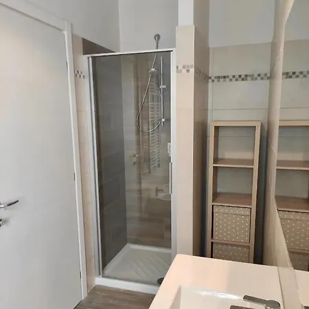 Rossetto e cocciolato - Stanza indipendente con bagno privato a Pesaro-3